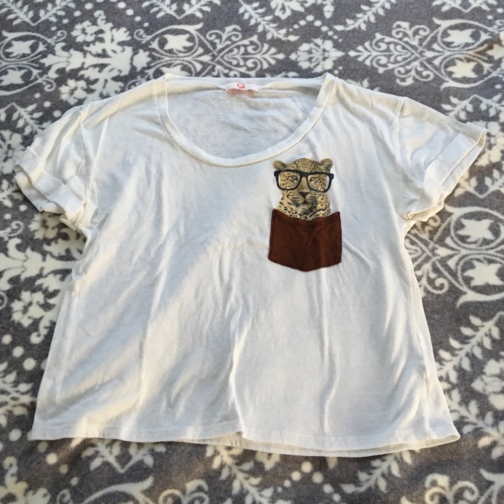 white pocket tee w a cheetah w glasses