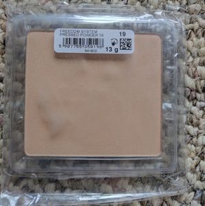 Inglot square freedom system pressed powder 19