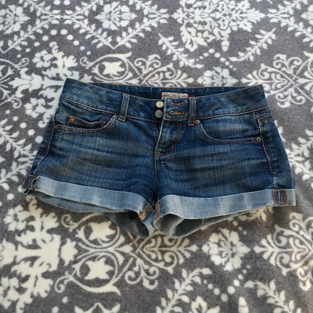 classic pair of denim so shorts