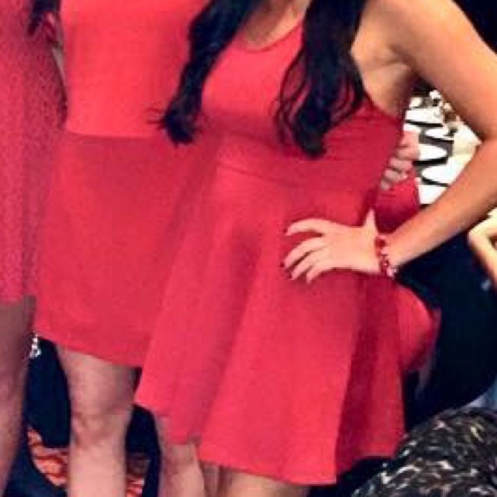 Red dress - Picture 4 of 6