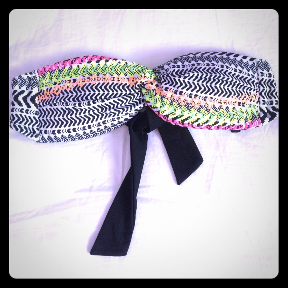 🌸EUC Xhilaration Bandeau Swimsuit Top🌸