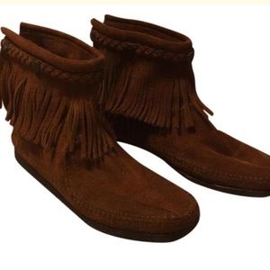 Minnetonka Brown Suede Fringe Booties