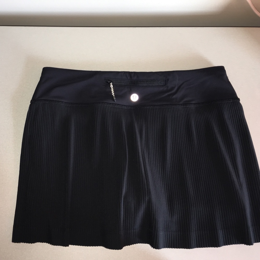 Lululemon black pleated skirt