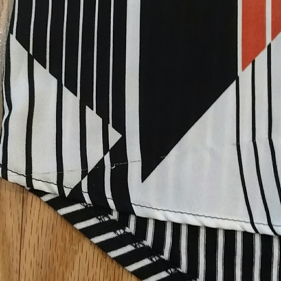 Flowy Top Size Large - Picture 7 of 8