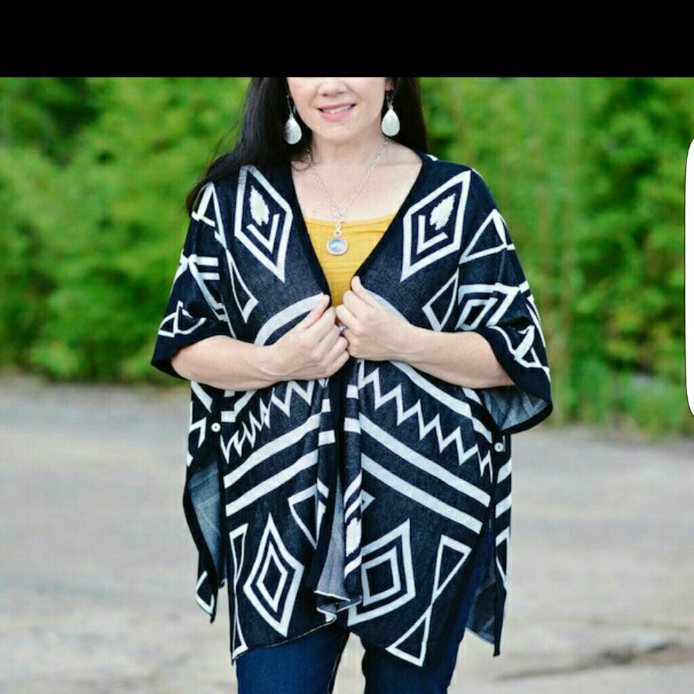 NWT Women’s Spring Geometric Poncho Cardigan - Picture 4 of 4