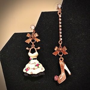 BETSEY JOHNSON Prom Dress Mismatch Earrings