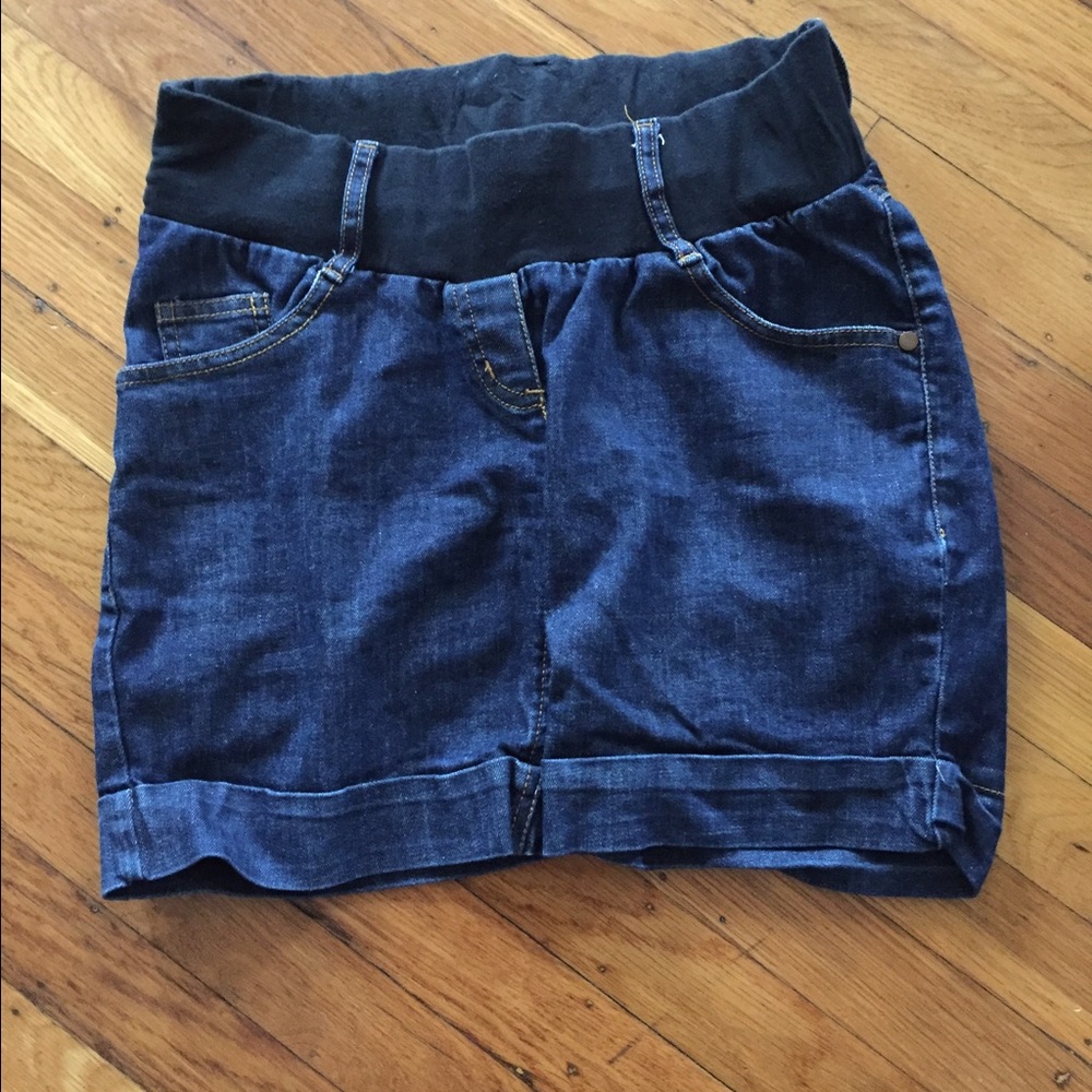 Maternity shorts