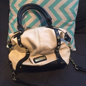 Steve Madden black and white purse