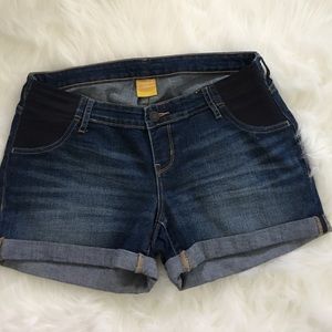 Old Navy maternity shorts. Like new! Size 6