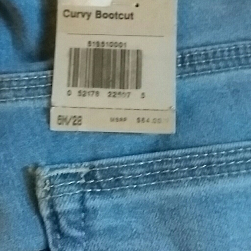 Levis - Picture 2 of 4