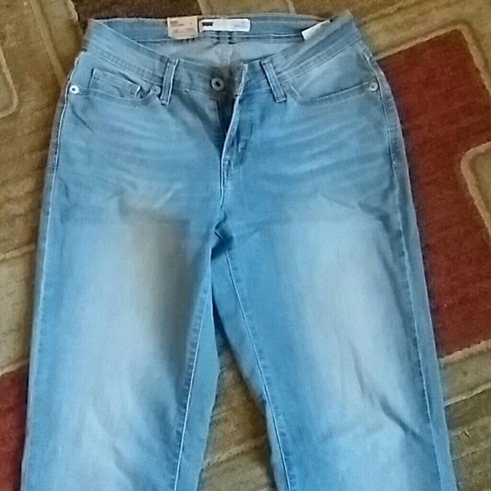 Levis - Picture 3 of 4