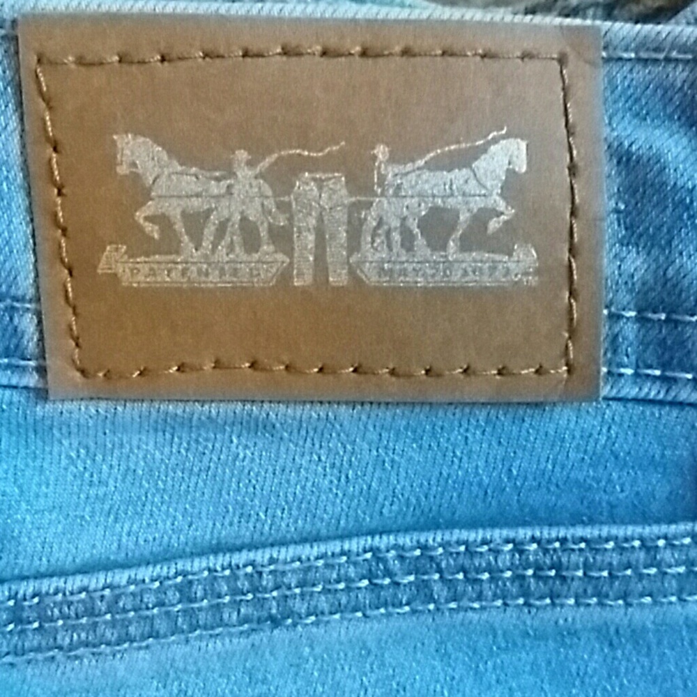 Levis - Picture 4 of 4