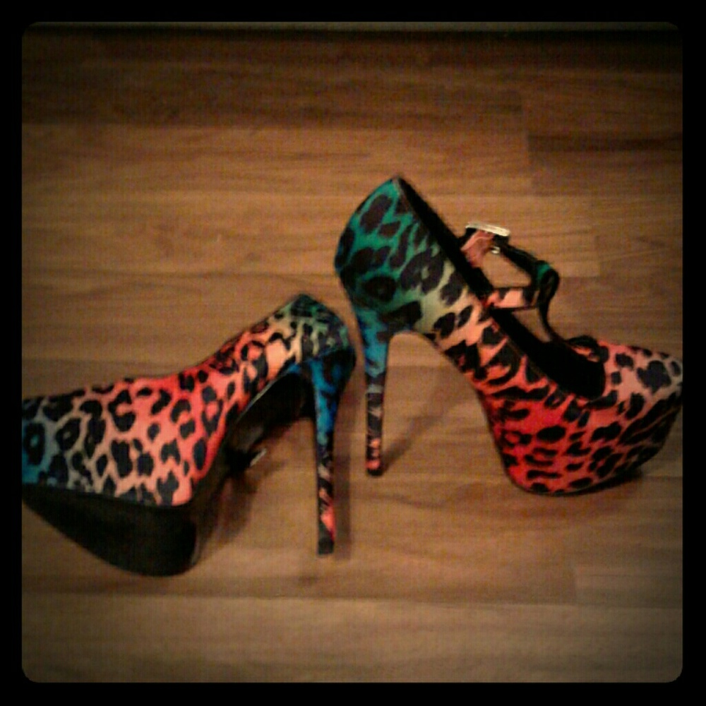 Multi colored cheetah print stiletto