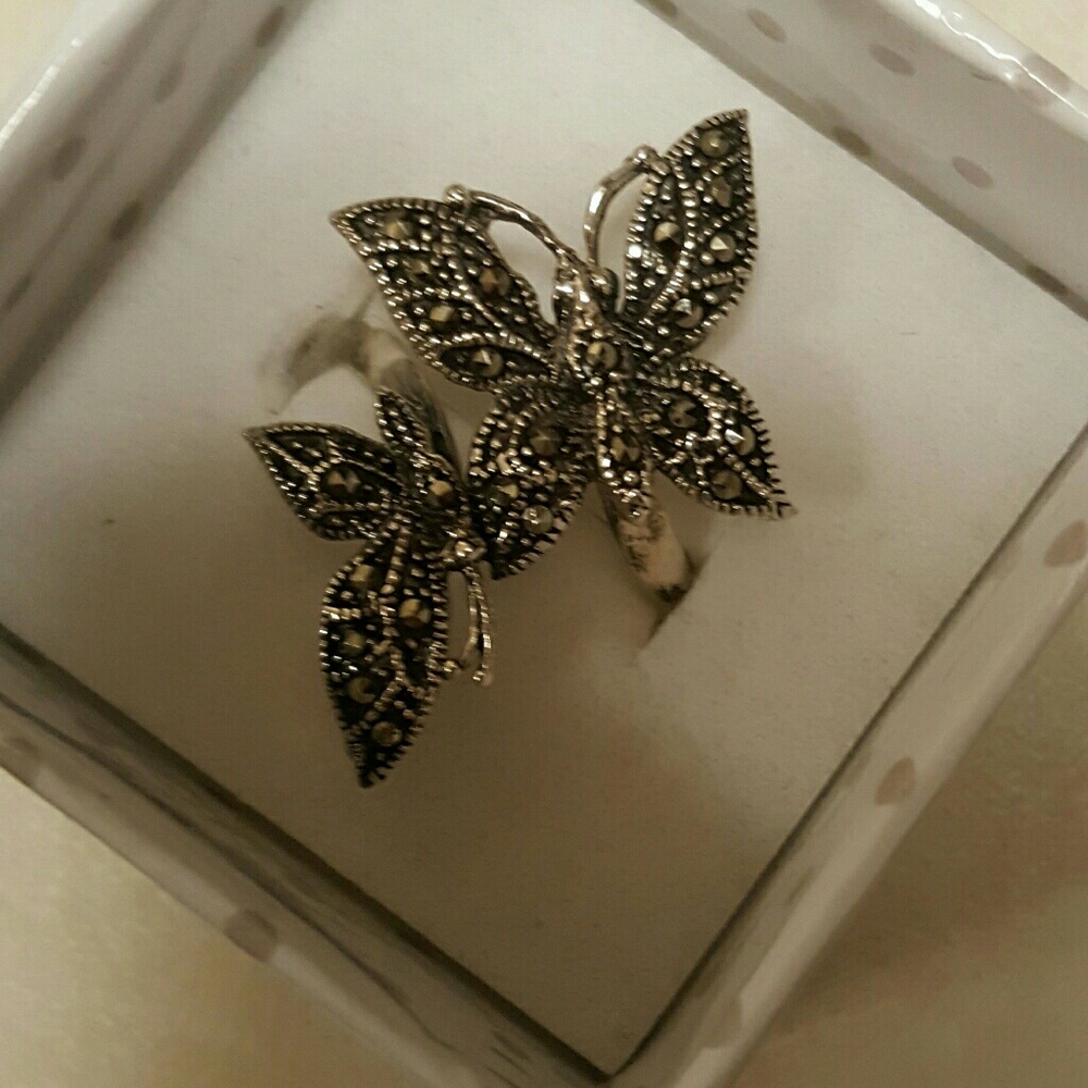 Butterfly ring