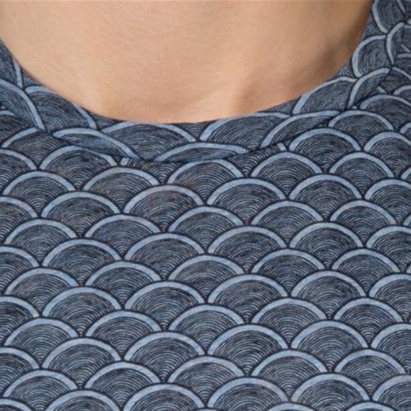 J Lindeberg Gorgeous Fashion T Shirt NWT - Picture 2 of 4