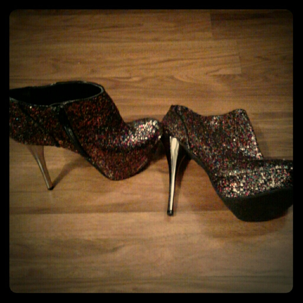 Sparked ankle high boots