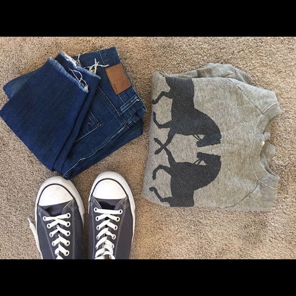 Cute gray crewneck sweatshirt with horse design - Picture 2 of 2