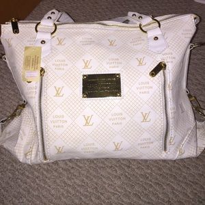 Cute white handbag👜👛👝