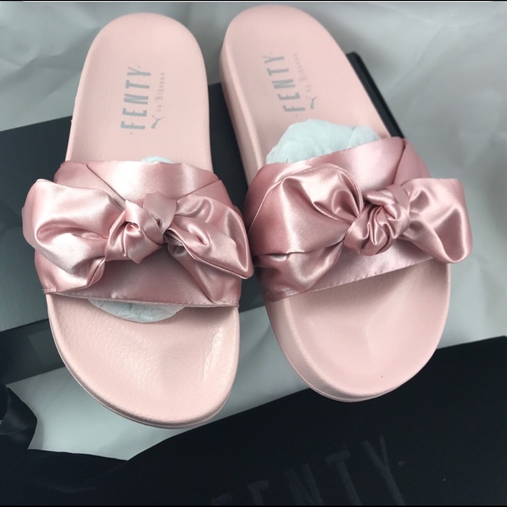 SOLD 🚨🆕 Satin Bow Slides 🎀
