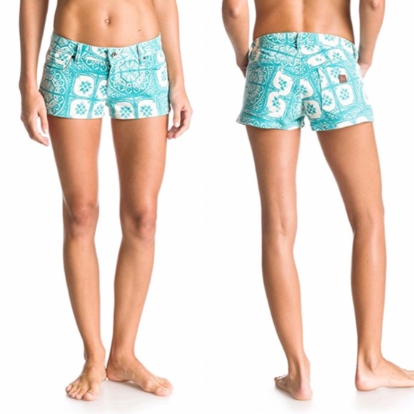 🆕Womens Roxy Forever Print Denim Shorts - Picture 2 of 7
