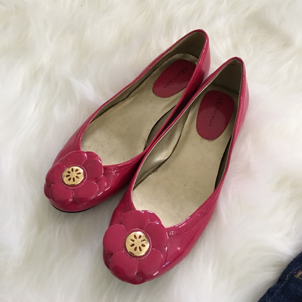 Anne Klein Pink Flats w/ Flower. Size 7.5