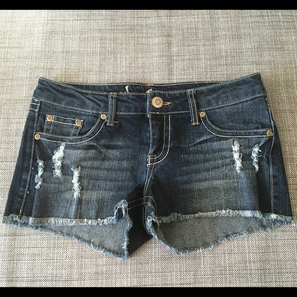 ⭐️NWOT Denim shorts, dark distressed denim ⭐️