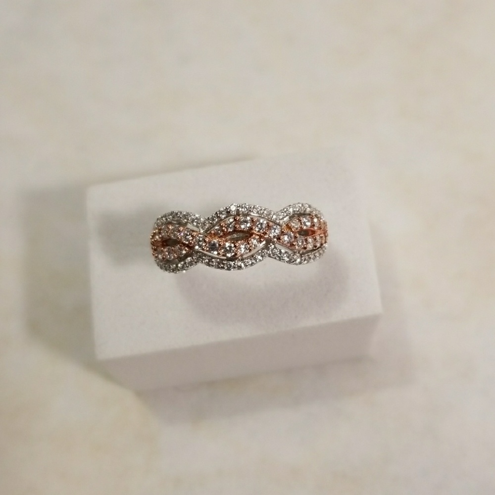 Diamonluxe 1 1/5 Carat T.W Simulated Diamond Ring