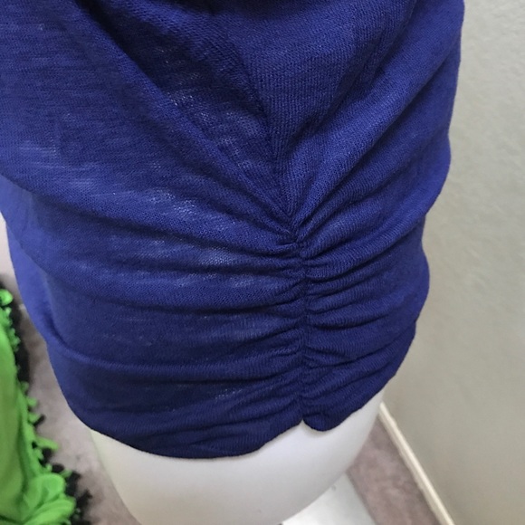 🍾HP🎉 1X left ✨COLD SHOULDER TEE - Picture 5 of 7