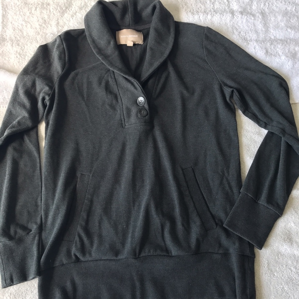 Banana Republic charcoal Gray sweatshirt. Size M