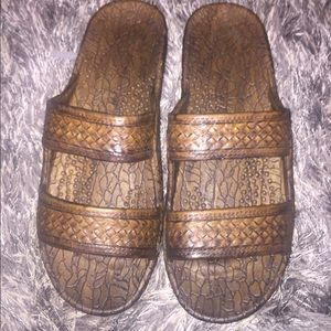 Never Worn: Size 8 Brown Jandals