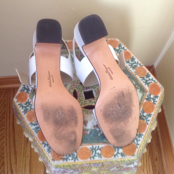 ☘🎉HP🎉6/20☘Ferragamo white sandals made in Italy - Picture 8 of 8