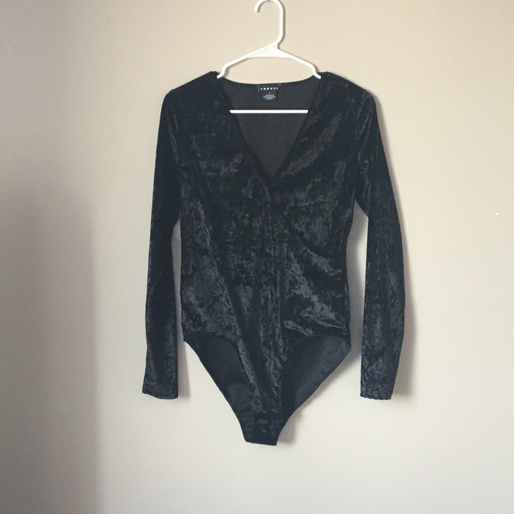 Black velvet bodysuit - Size small