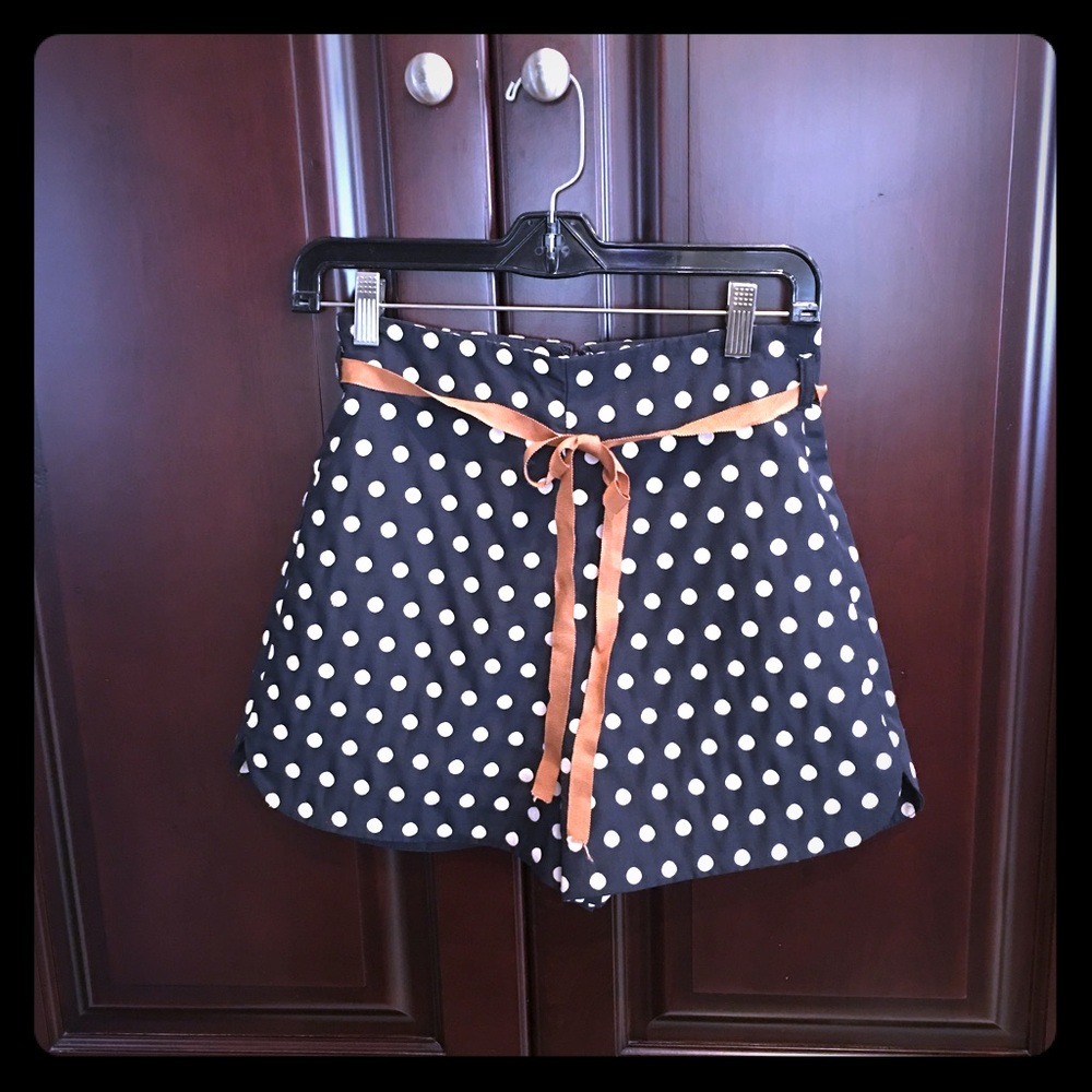 High-waisted polka dot shorts with sash