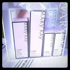 Brand new Mary Kay TimeWise Miracle Set