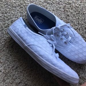 White keds