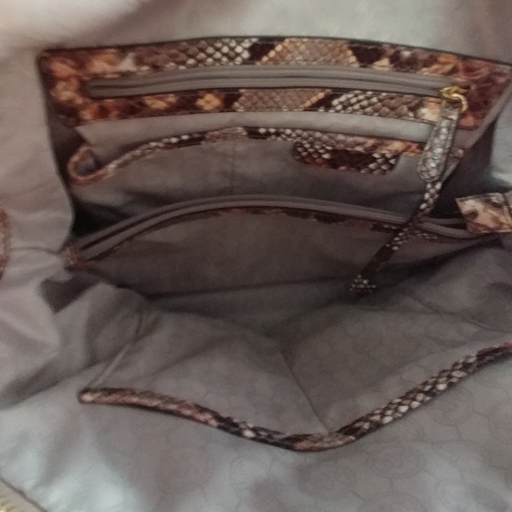 Handbag - Picture 2 of 5