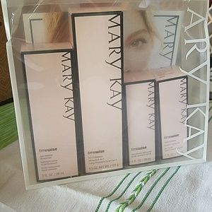 Brand new Mary Kay TimeWise Miracle Set
