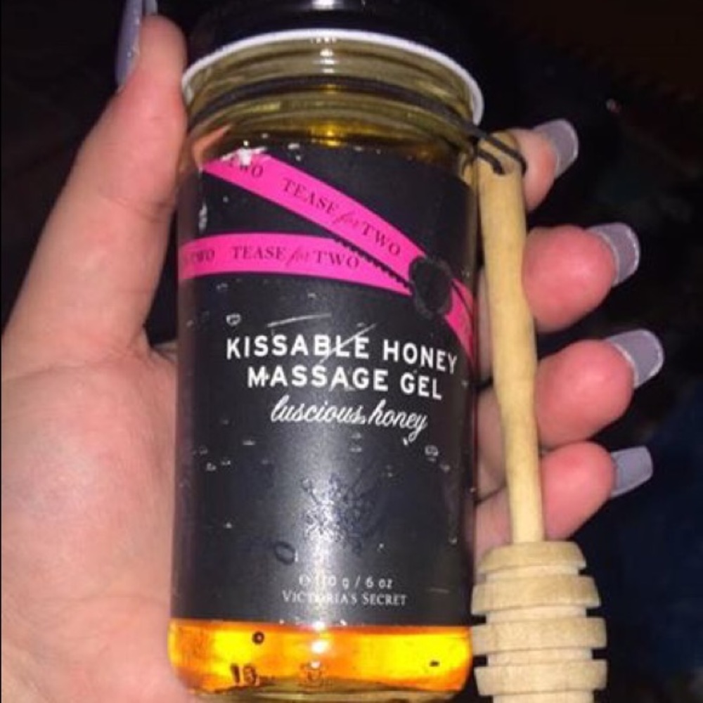 Victoria's Secret kissable honey massage gel