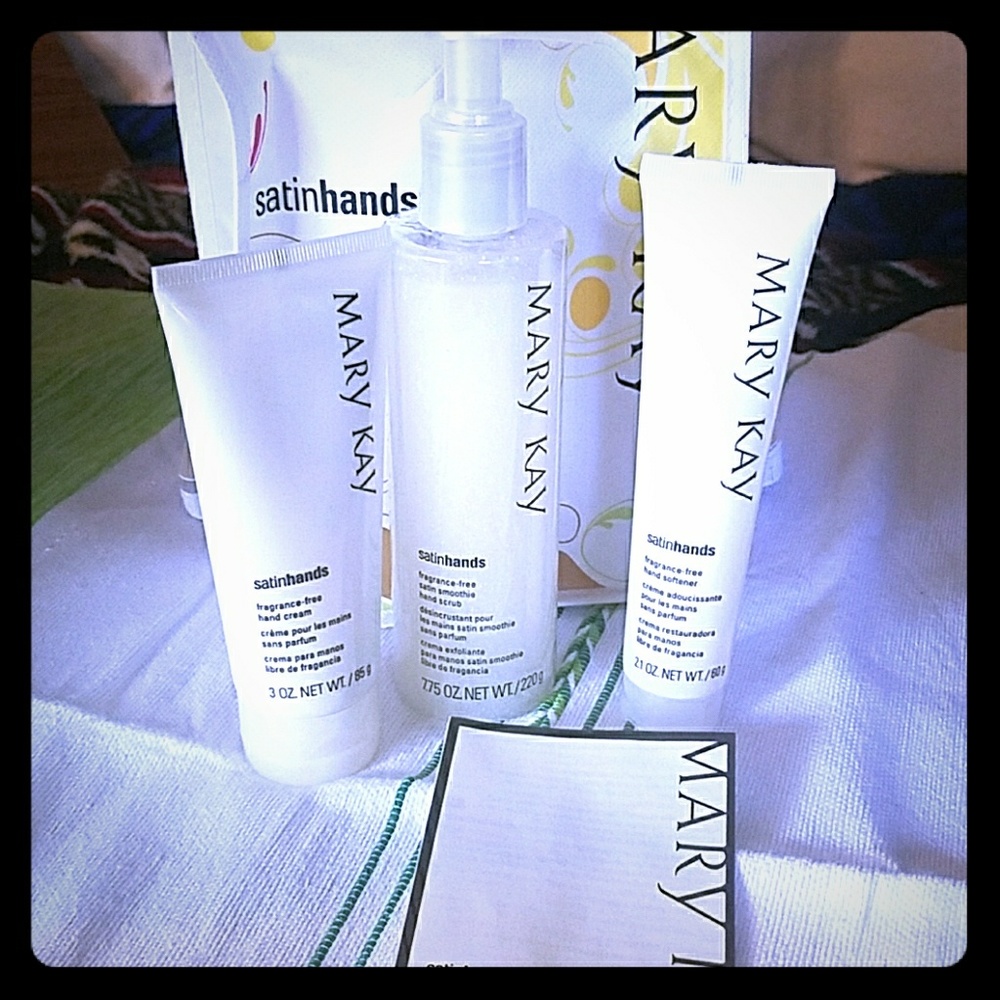Brand new Mary Kay Satinhands pampering set