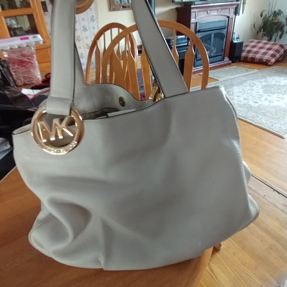 Handbag - Picture 3 of 4