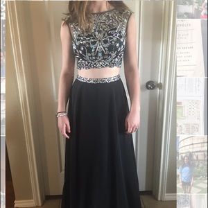 PROM DRESS NEVER BEEN WORN