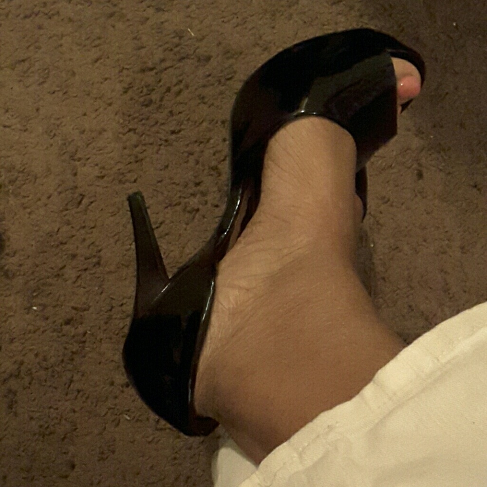 Jessica Simpson black open toe pumps
