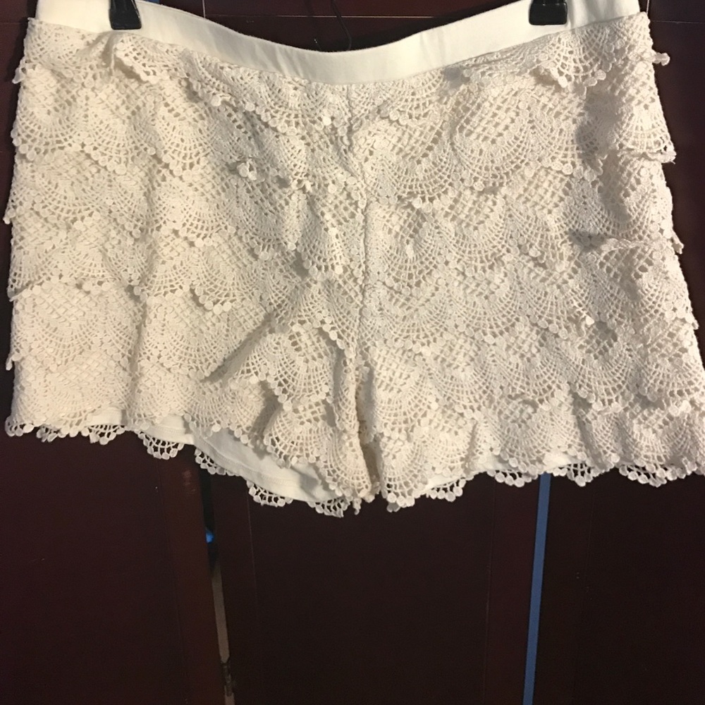 Creme crochet layered shorts