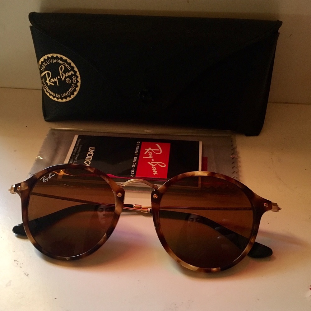 Ray-Bans Round Fleck tortoise sunglasses