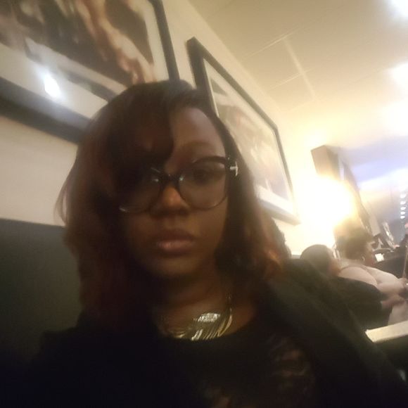 Meet your Posher, Evelyn - Picture 1 of 1