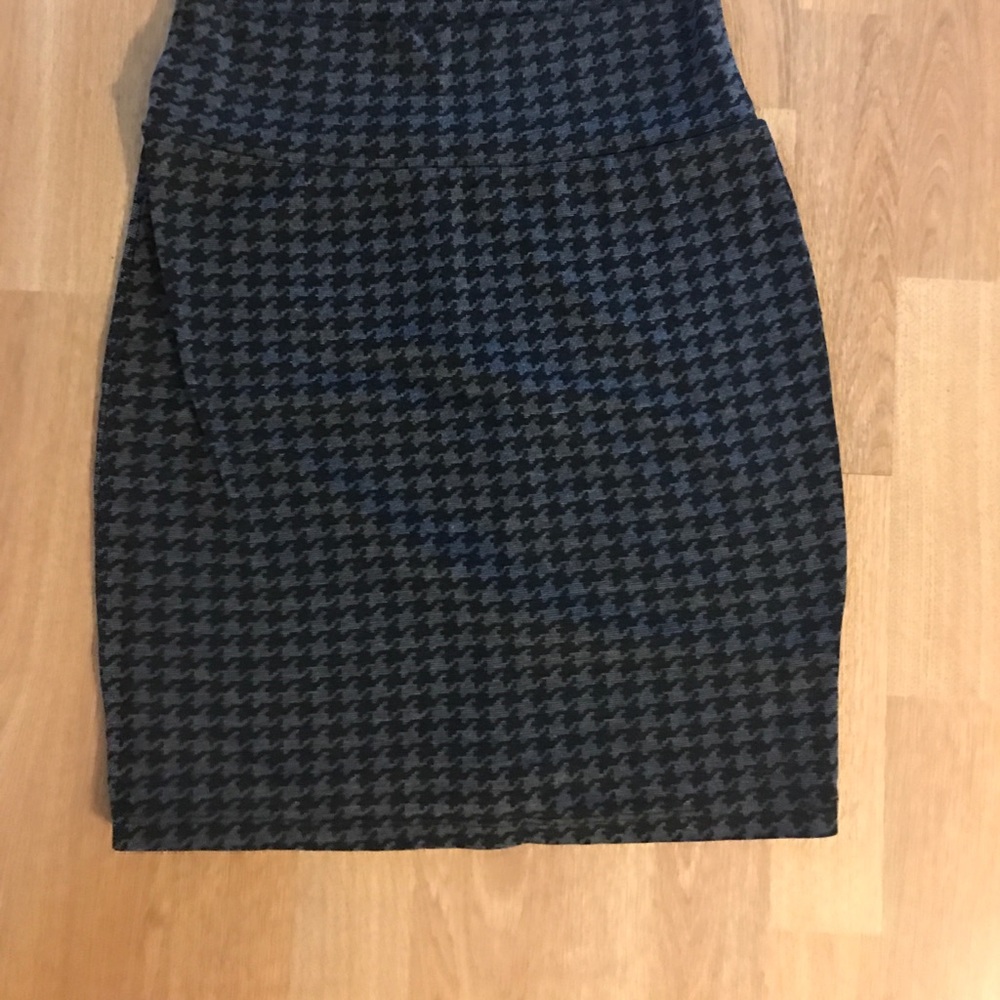 Black and Grey Houndstooth skirt