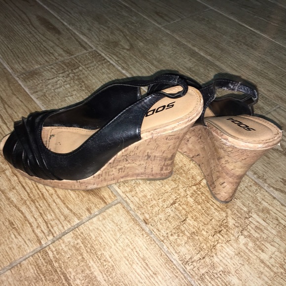 🖤 BLACK WEDGES 🖤 - Picture 3 of 3