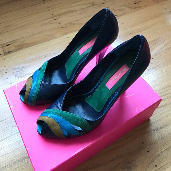 Betsey Johnson - Picture 3 of 5