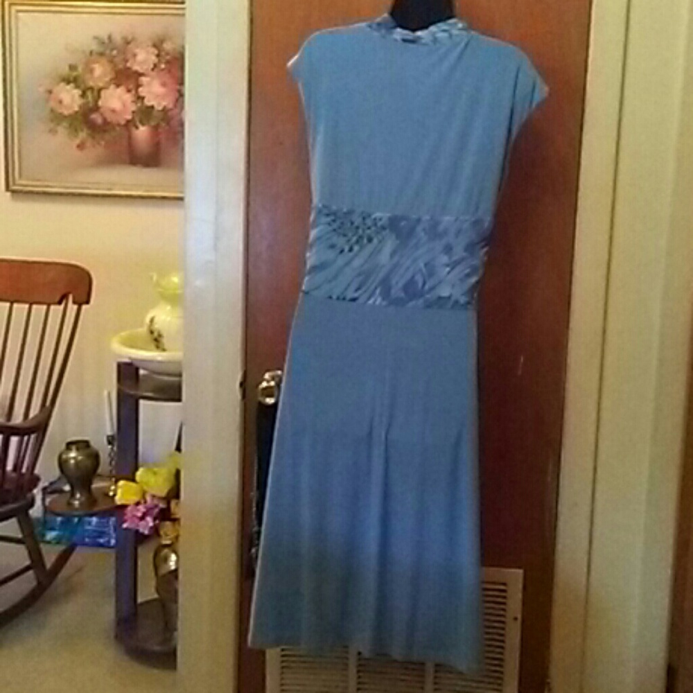 Studio Dress - Picture 2 of 3