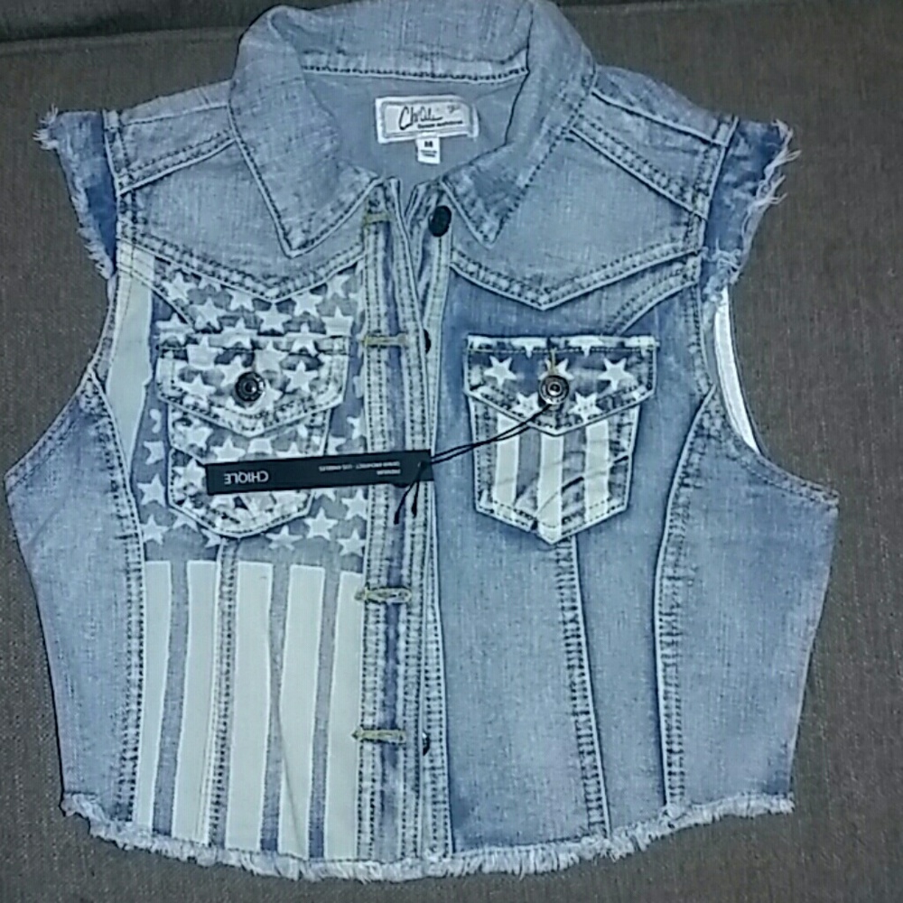 Sleeveless denim jacket